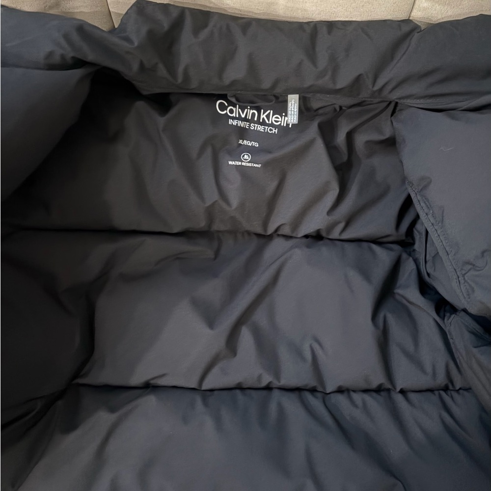 Calvin Klein Infinite Stretch Black Cropped Puffer Jacket EUC Women’s Size XL - Picture 4 of 8